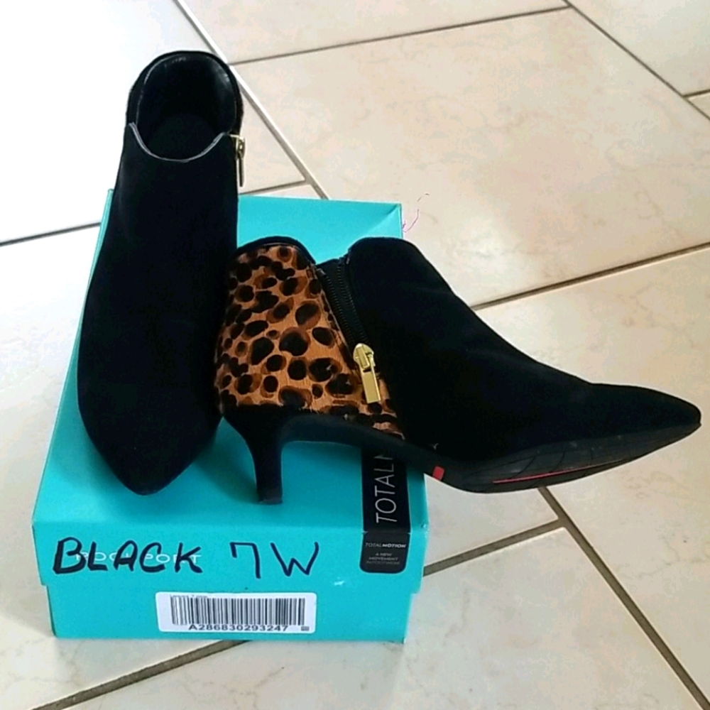 Rockport Total Motion zip Ankle Leopard Boots